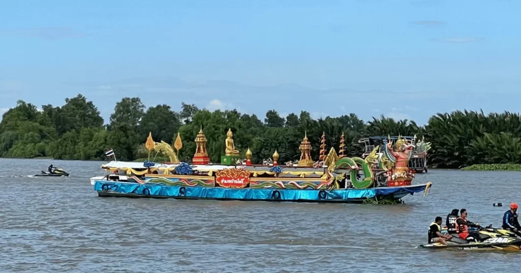 เรือแห่หลวงพ่อโสธร