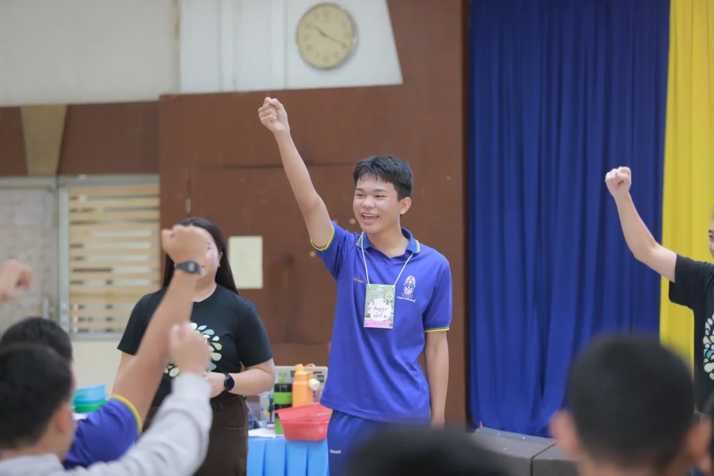 กิจกรรม “นักสืบสายน้ำ” เป็นเครื่องมือสร้างความรู้ให้แก่กลุ่มเยาวชนมาตั้งแต่ปี 2540 (ค.ศ. 1997) ริเริ่มโดยมูลนิธิโลกสีเขียว (ดร.สรณรัชฎ์ กาญจนะวณิชย์) ถึงวันนี้ที่โลกเดือด ก็ยังไม่ล้าสมัย เพราะ “ข้อมูล” ที่เป็นวัตถุดิบในการใช้กับ “เครื่องมือ” นี้ อยู่ในพื้นที่จริง และในสภาพปัจจุบัน