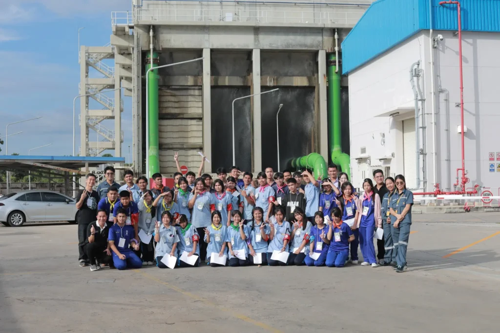 กิจกรรม “นักสืบสายน้ำ” เป็นเครื่องมือสร้างความรู้ให้แก่กลุ่มเยาวชนมาตั้งแต่ปี 2540 (ค.ศ. 1997) ริเริ่มโดยมูลนิธิโลกสีเขียว (ดร.สรณรัชฎ์ กาญจนะวณิชย์) ถึงวันนี้ที่โลกเดือด ก็ยังไม่ล้าสมัย เพราะ “ข้อมูล” ที่เป็นวัตถุดิบในการใช้กับ “เครื่องมือ” นี้ อยู่ในพื้นที่จริง และในสภาพปัจจุบัน