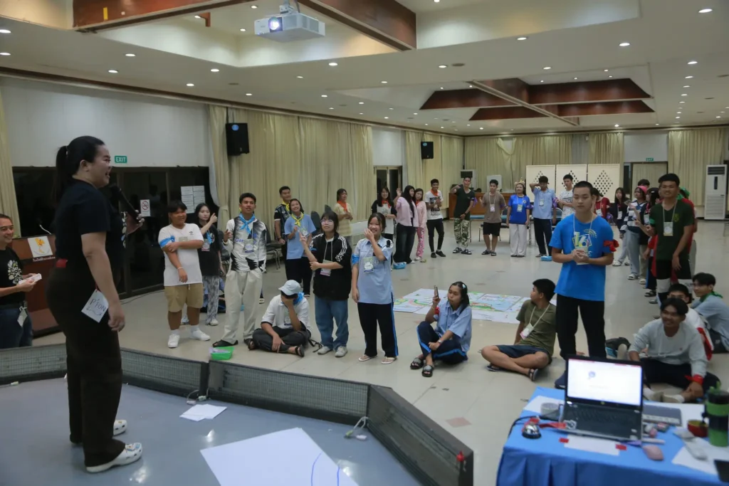 กิจกรรม “นักสืบสายน้ำ” เป็นเครื่องมือสร้างความรู้ให้แก่กลุ่มเยาวชนมาตั้งแต่ปี 2540 (ค.ศ. 1997) ริเริ่มโดยมูลนิธิโลกสีเขียว (ดร.สรณรัชฎ์ กาญจนะวณิชย์) ถึงวันนี้ที่โลกเดือด ก็ยังไม่ล้าสมัย เพราะ “ข้อมูล” ที่เป็นวัตถุดิบในการใช้กับ “เครื่องมือ” นี้ อยู่ในพื้นที่จริง และในสภาพปัจจุบัน