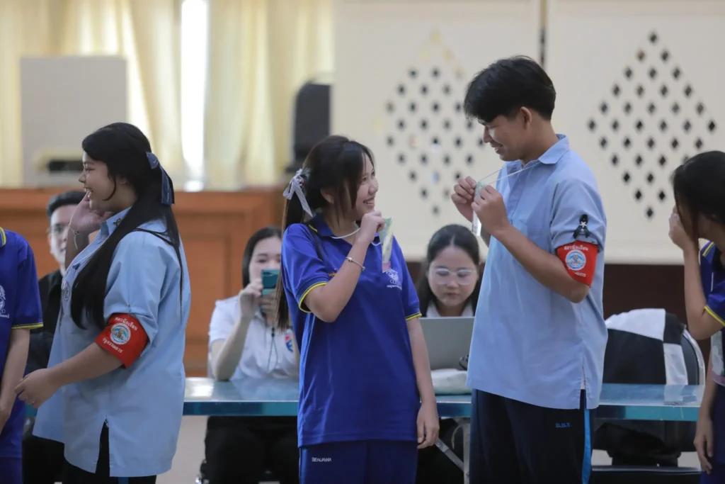 กิจกรรม “นักสืบสายน้ำ” เป็นเครื่องมือสร้างความรู้ให้แก่กลุ่มเยาวชนมาตั้งแต่ปี 2540 (ค.ศ. 1997) ริเริ่มโดยมูลนิธิโลกสีเขียว (ดร.สรณรัชฎ์ กาญจนะวณิชย์) ถึงวันนี้ที่โลกเดือด ก็ยังไม่ล้าสมัย เพราะ “ข้อมูล” ที่เป็นวัตถุดิบในการใช้กับ “เครื่องมือ” นี้ อยู่ในพื้นที่จริง และในสภาพปัจจุบัน