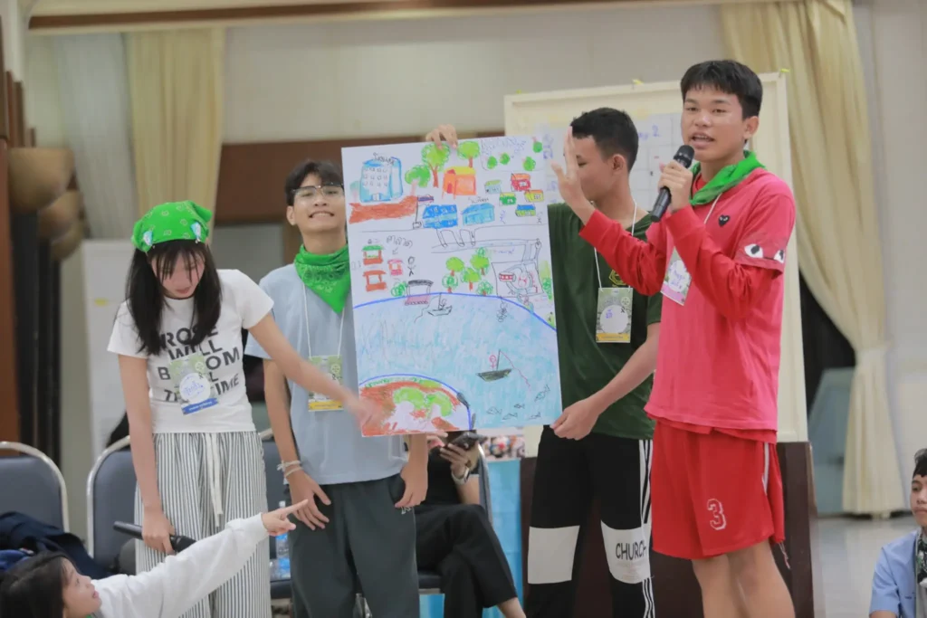 กิจกรรม “นักสืบสายน้ำ” เป็นเครื่องมือสร้างความรู้ให้แก่กลุ่มเยาวชนมาตั้งแต่ปี 2540 (ค.ศ. 1997) ริเริ่มโดยมูลนิธิโลกสีเขียว (ดร.สรณรัชฎ์ กาญจนะวณิชย์) ถึงวันนี้ที่โลกเดือด ก็ยังไม่ล้าสมัย เพราะ “ข้อมูล” ที่เป็นวัตถุดิบในการใช้กับ “เครื่องมือ” นี้ อยู่ในพื้นที่จริง และในสภาพปัจจุบัน