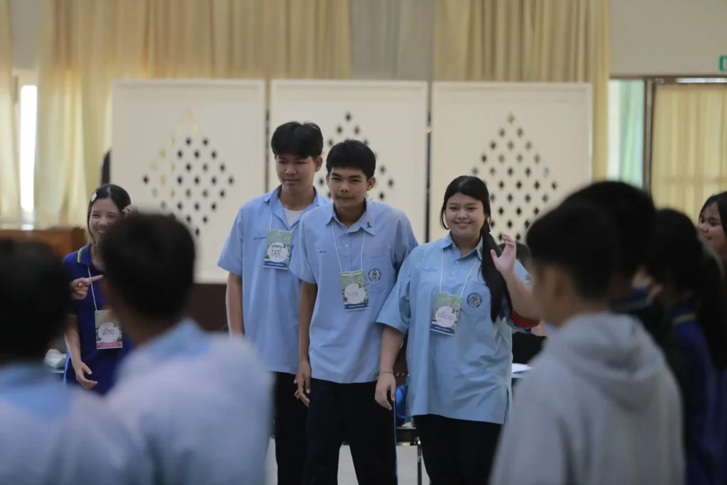 กิจกรรม “นักสืบสายน้ำ” เป็นเครื่องมือสร้างความรู้ให้แก่กลุ่มเยาวชนมาตั้งแต่ปี 2540 (ค.ศ. 1997) ริเริ่มโดยมูลนิธิโลกสีเขียว (ดร.สรณรัชฎ์ กาญจนะวณิชย์) ถึงวันนี้ที่โลกเดือด ก็ยังไม่ล้าสมัย เพราะ “ข้อมูล” ที่เป็นวัตถุดิบในการใช้กับ “เครื่องมือ” นี้ อยู่ในพื้นที่จริง และในสภาพปัจจุบัน